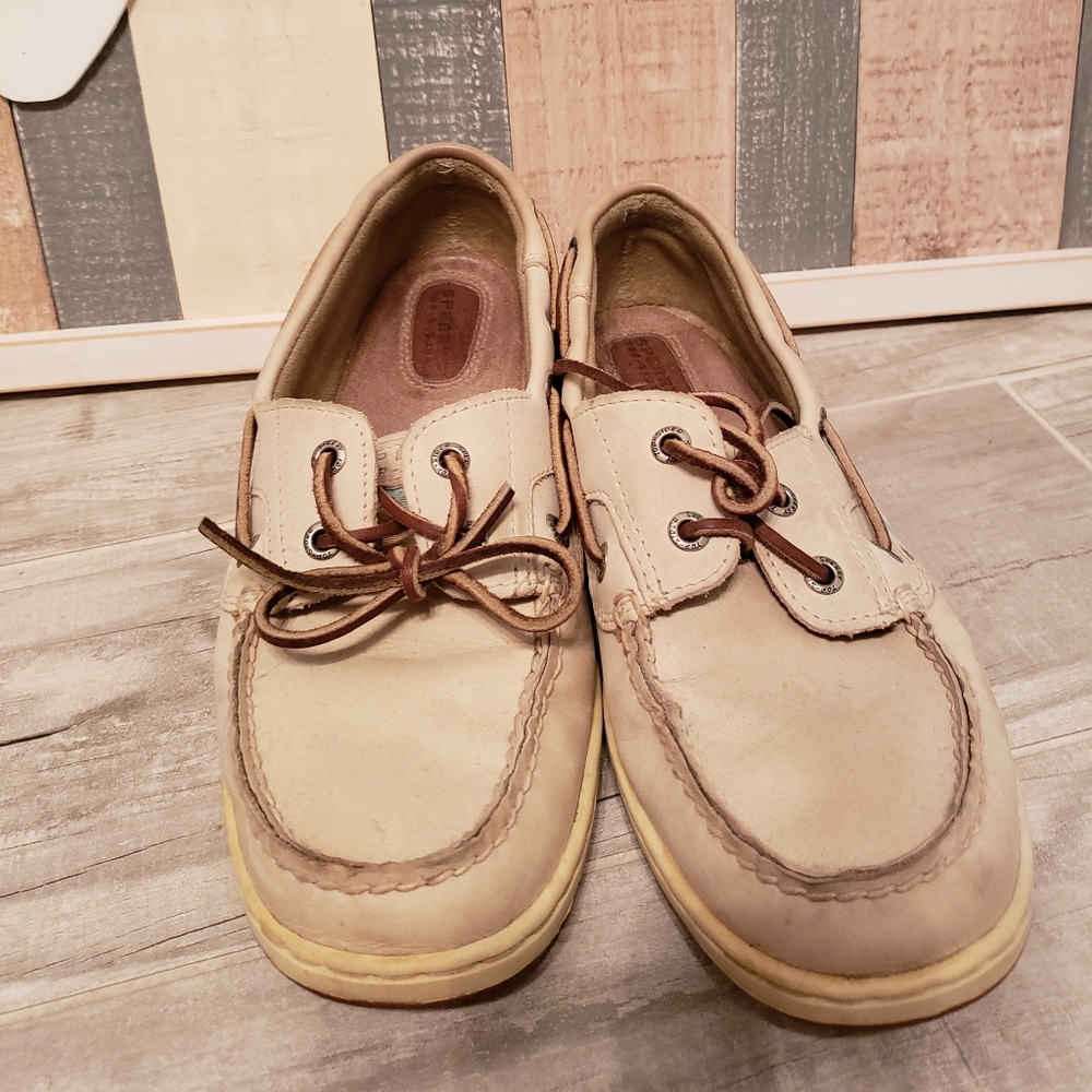 Women boat shoes